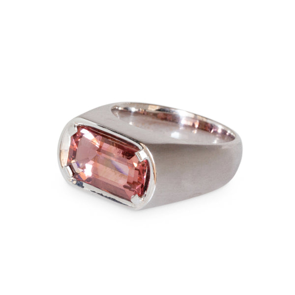 18kt white gold ring features a vibrant 4.17ct peach tourmaline.