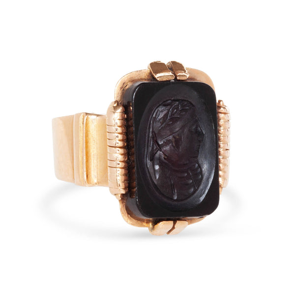 Vintage 18kt yellow gold ring with carved intaglio of a priest or classical figure
