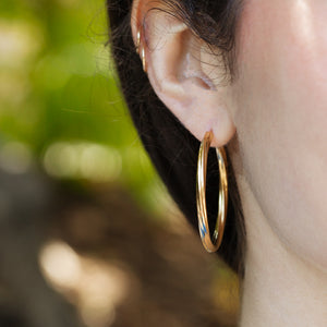 Timeless 18kt yellow gold hoops 