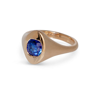 14KT SAPPHIRE SET IN SIGNET RING