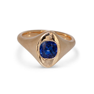 14KT SAPPHIRE SET IN SIGNET RING