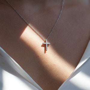 PLATINUM & DIAMOND CROSS PENDANT & NECKLACE