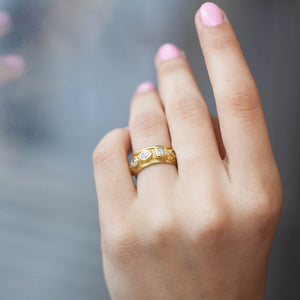 18KT YELLOW GOLD UNIQUE ETERNITY BAND
