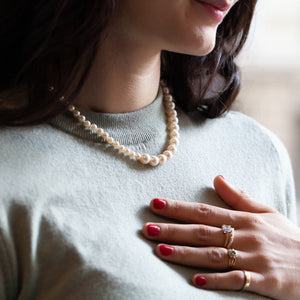 MODERN ASYMMETRIC PEARL NECKLACE